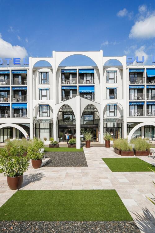 Foto del exterior de Brit Hotel du Lac