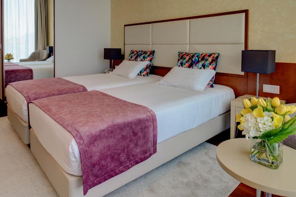 Foto de una habitación de VIP Executive Arts Hotel