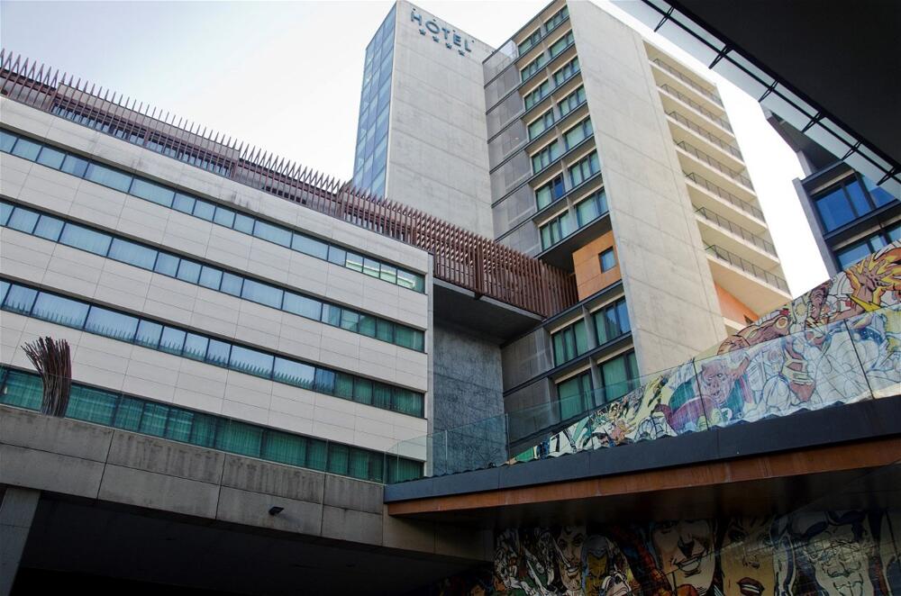 Foto del exterior de VIP Executive Arts Hotel