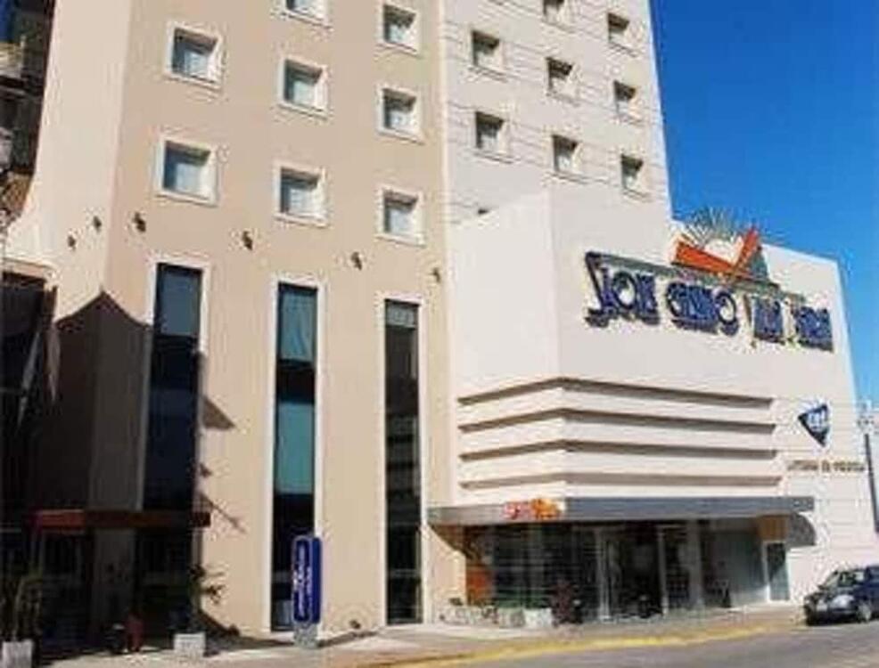 Foto del exterior de Howard Johnson Villa María Hotel y Casino