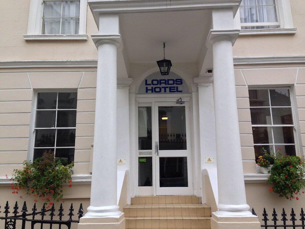 Foto del exterior de Lords Hotel