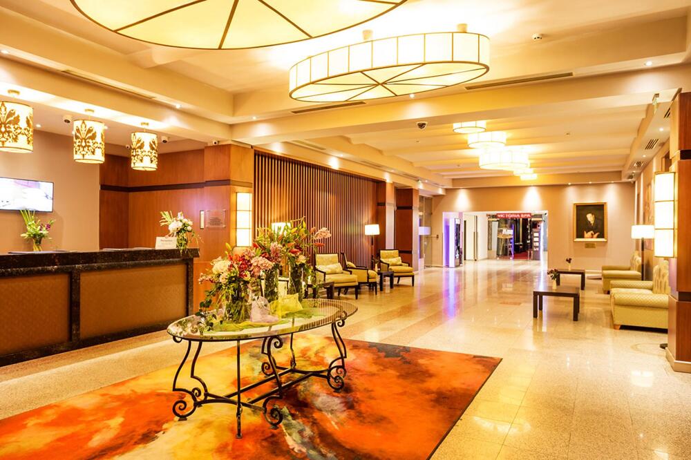 Foto de restauración de Hotel Ramada by Wyndham Sofia City Center
