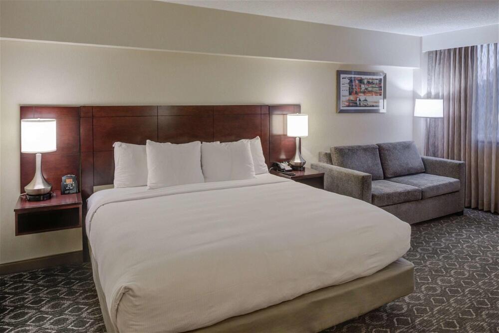 Foto de una habitación de Hotel DoubleTree by Hilton Atlanta North Druid Hills/Emory Area
