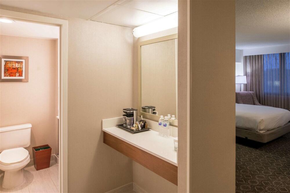 Foto de una habitación de Hotel DoubleTree by Hilton Atlanta North Druid Hills/Emory Area