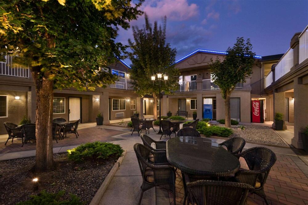 Foto de las zonas nobles de Hotel Days Inn by Wyndham Kelowna