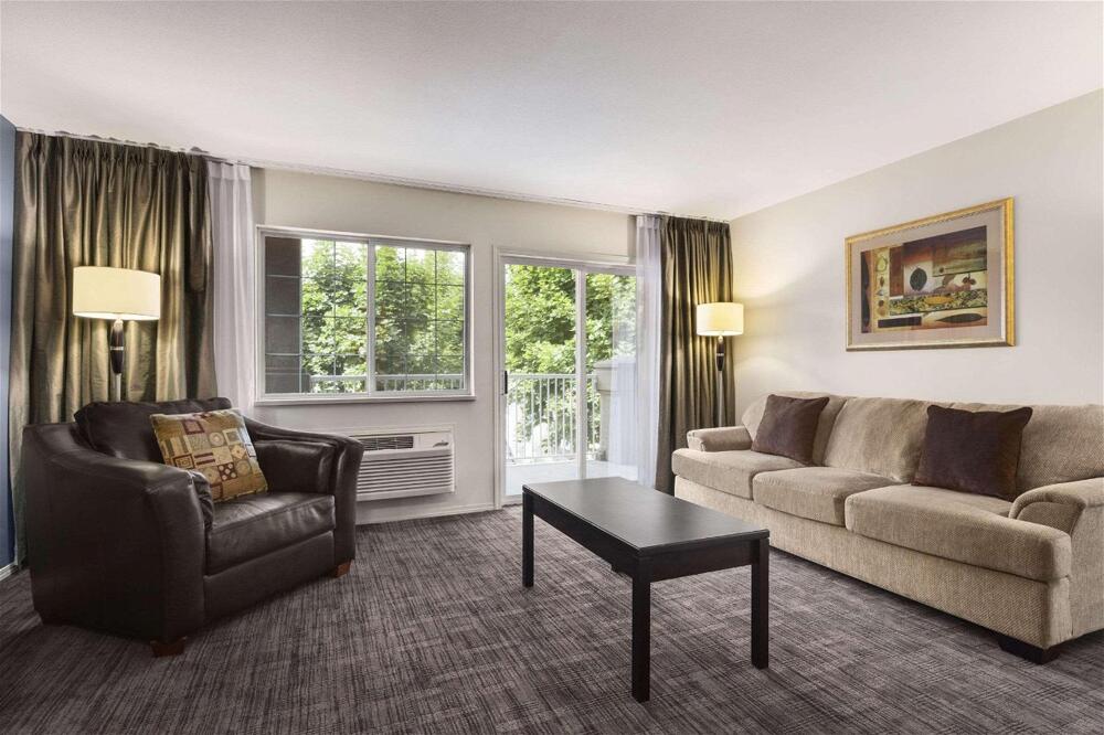 Foto de una habitación de Hotel Days Inn by Wyndham Kelowna