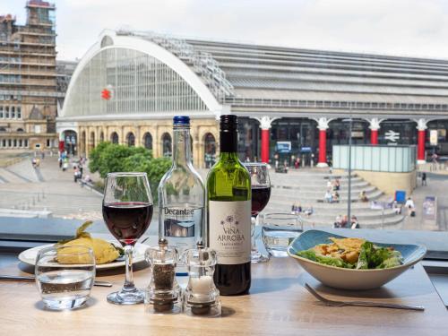 Dining – Holiday Inn Liverpool City Centre, an IHG Hotel