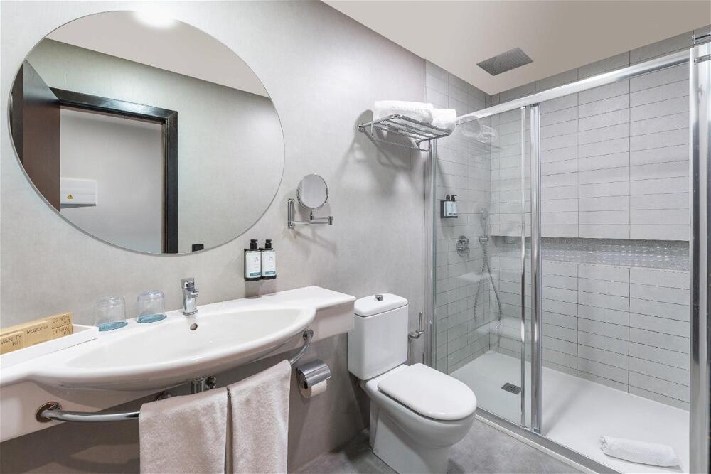 Foto del baño de Hotel Occidental Roca Negra - Adults Only