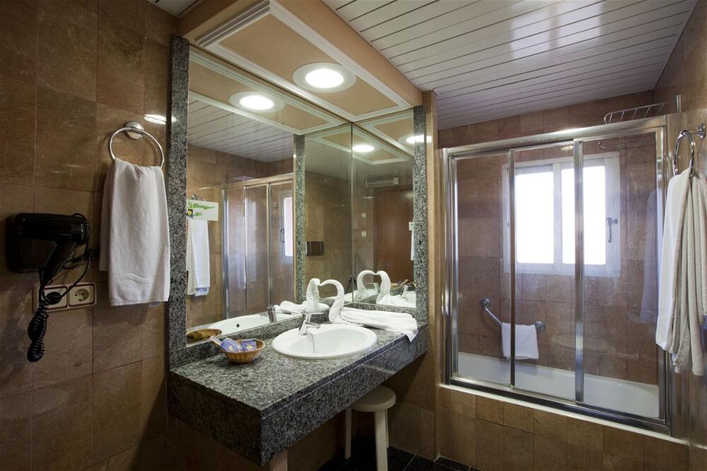 Foto del baño de Hotel Cabana