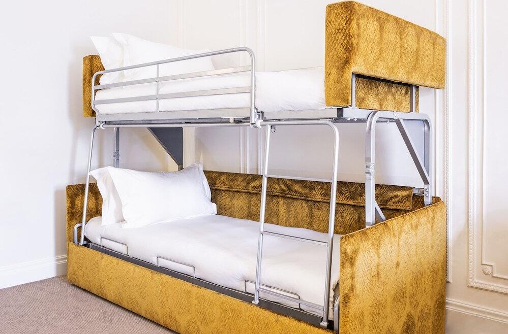 Foto de una habitación de Astor Court Hotel