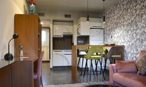 Foto de una habitación de ON Suites Sevilla Apartments designed for adults