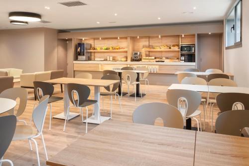Foto de restauración de B&amp;amp;B Hotel Barcelona Sant Cugat