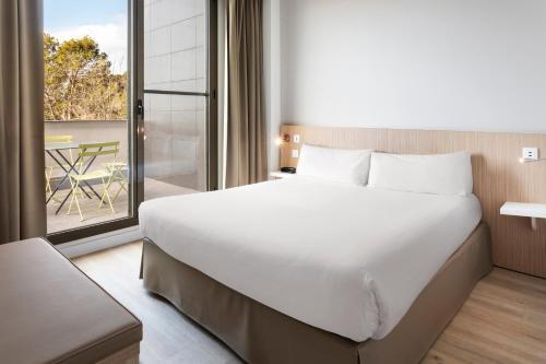 Foto de una habitación de B&amp;amp;B Hotel Barcelona Sant Cugat