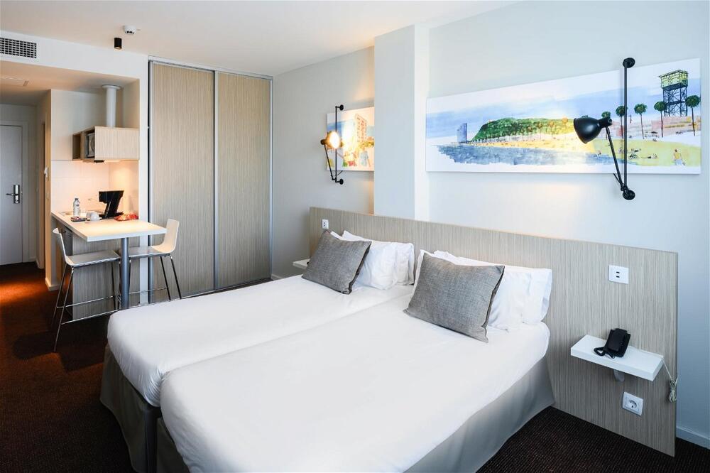 Foto general de B&amp;amp;B Hotel Barcelona Sant Cugat