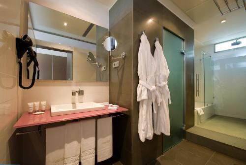 Foto del baño de Hotel La Finca Resort