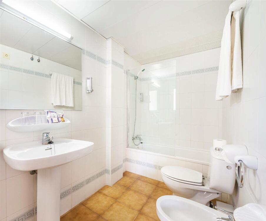 Foto del baño de Globales Apartamentos Cala Viñas ONLY ADULTS 16
