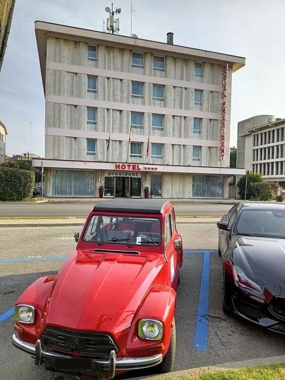 Foto del exterior de Hotel President