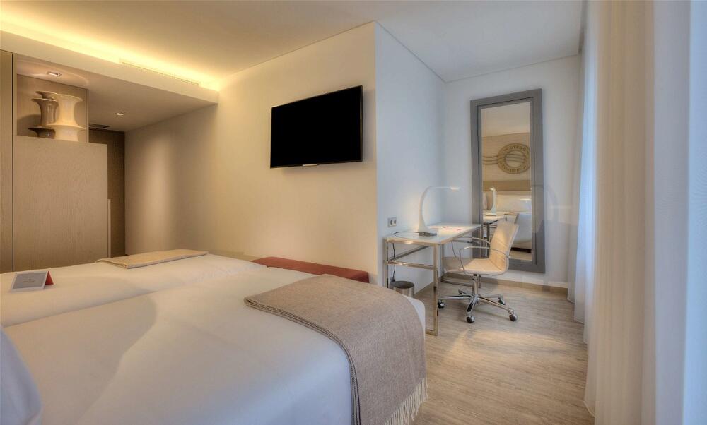 Foto de una habitación de Hotel NH Collection Porto Batalha