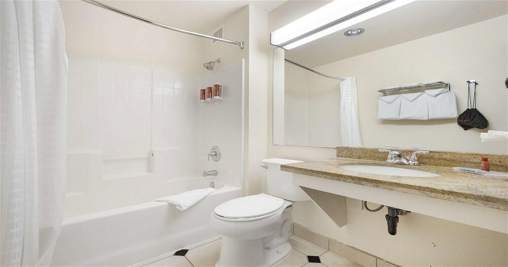 Foto del baño de SureStay Plus Hotel by Best Western Rocklin