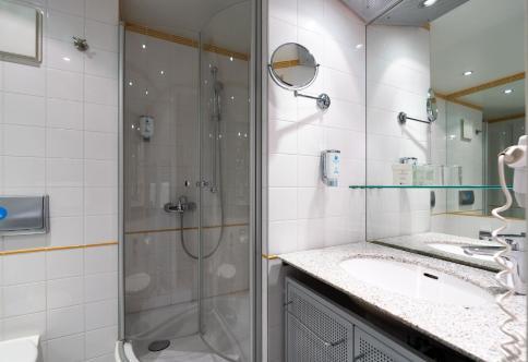 Foto del baño de Kongresshotel Potsdam am Templiner See