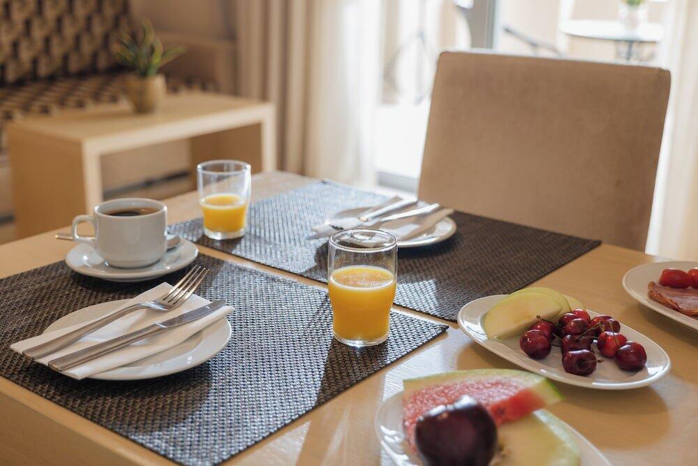 Foto de una habitación de Molos Bay Hotel