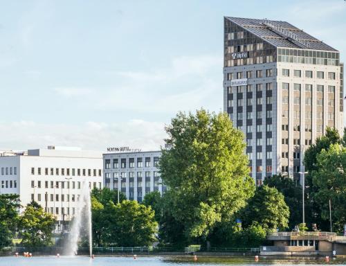 Foto del exterior de Novina Hotel Wöhrdersee Nürnberg City