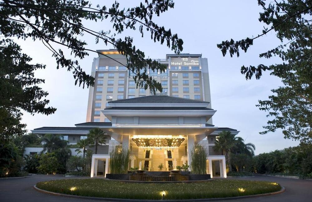 Foto del exterior de Hotel Santika Premiere Slipi Jakarta