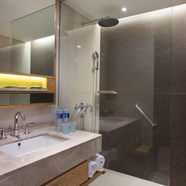 Foto del baño de Hotel Santika Premiere Slipi Jakarta