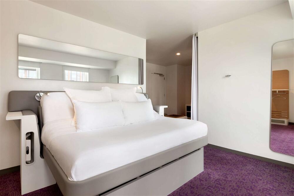 Foto de una habitación de Hotel YOTEL Boston
