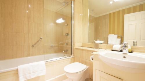 Foto del baño de The Leonard Hotel
