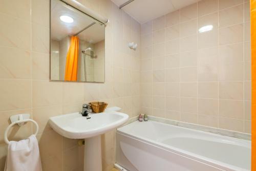 Foto del baño de Apartamentos Rentalmar Pins Marina