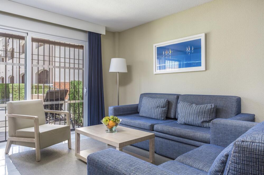 Foto de una habitación de Aparthotel Los Amigos Beach Club