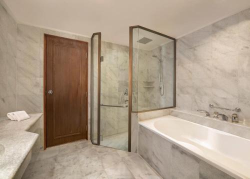 Foto del baño de Hotel Le Meridien Jakarta