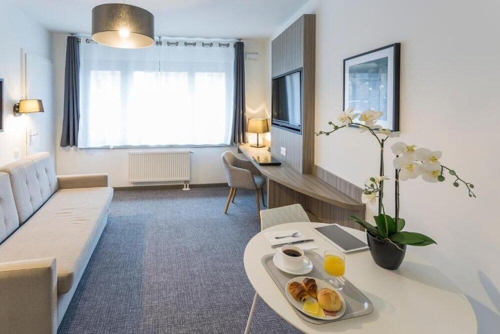 Foto de una habitación de NEMEA Appart Hotel - Résidence Elypséo