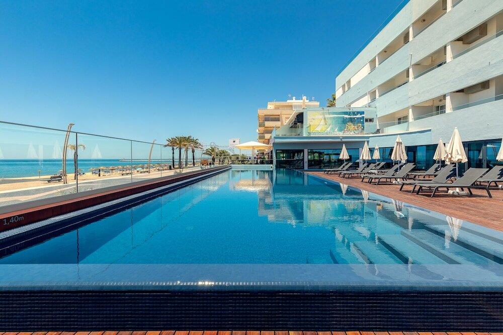Foto de los servicios de Dom Jose Beach Hotel