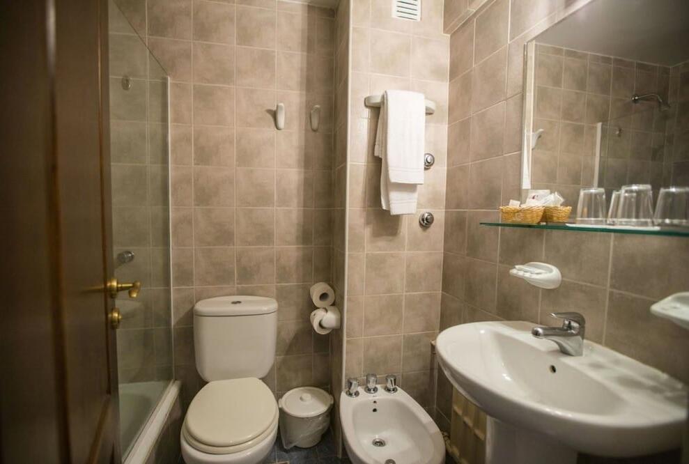 Foto del baño de Hotel Carlos V Patagonia