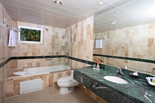 Foto del baño de Complejo Bahia Principe Grand Cayacoa - All Inclusive