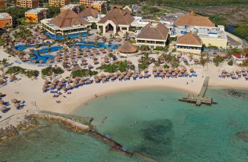 Foto del exterior de Complejo Bahia Principe Luxury Akumal - All Inclusive