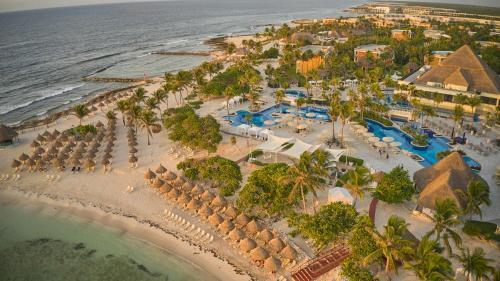 Foto del exterior de Complejo Bahia Principe Luxury Akumal - All Inclusive