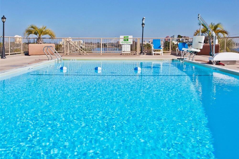 Foto de los servicios de Holiday Inn Charleston-Riverview, an IHG Hotel