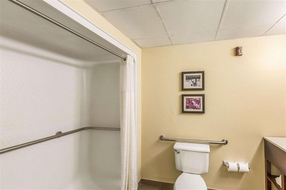 Foto del baño de Hotel Comfort Inn Charlotte Airport Uptown