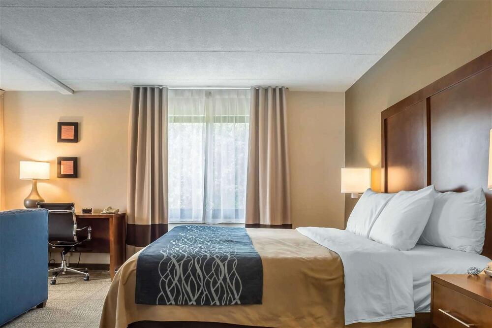Foto de una habitación de Hotel Comfort Inn The Pointe