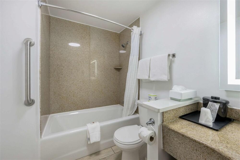 Foto del baño de Hotel Comfort Inn Downtown Nashville - Music City Center