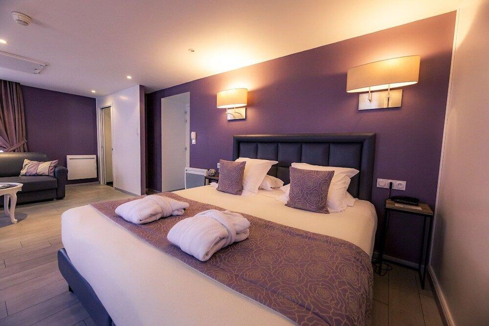 Foto de una habitación de Hotel Le Lion D&amp;#039;Or et Restaurant La Table Du Lion