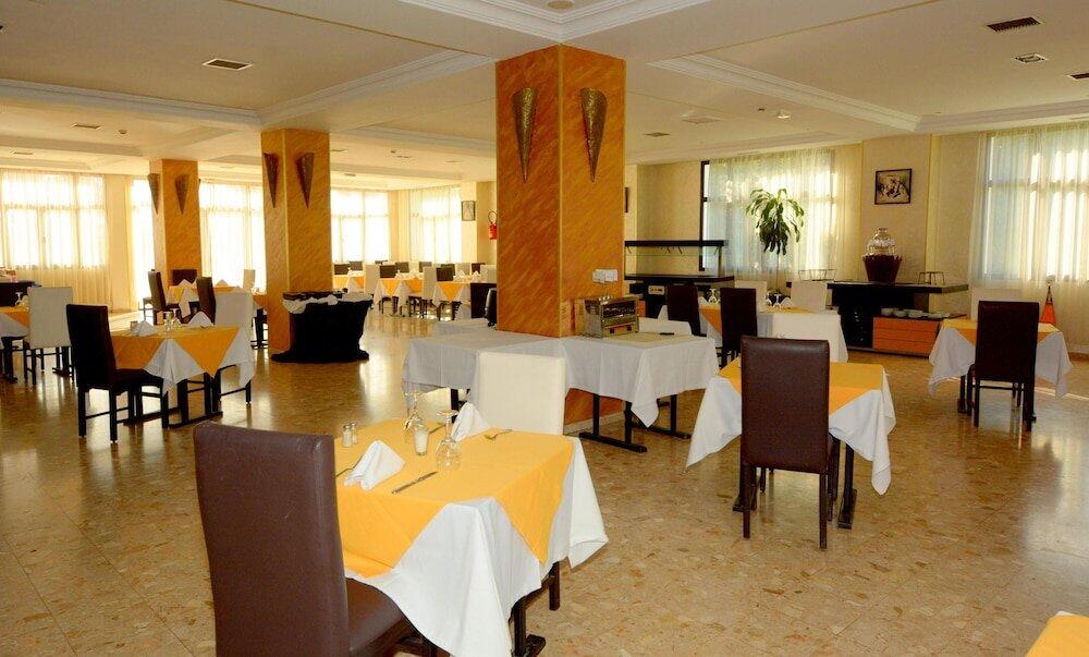 Foto de restauración de Oasis Hotel &amp;amp; Spa