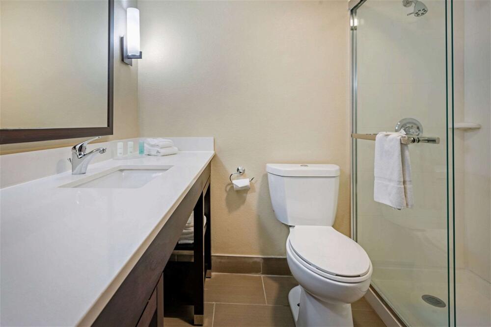 Foto del baño de Clarion Hotel Conference Center - North