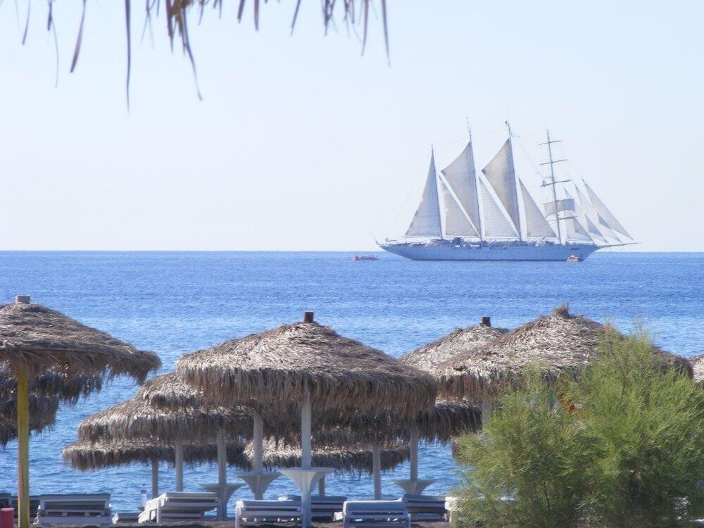 Foto del exterior de Hotel Perissa Bay