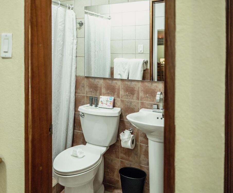 Foto del baño de Hotel Jacó Laguna Resort and Beach Club