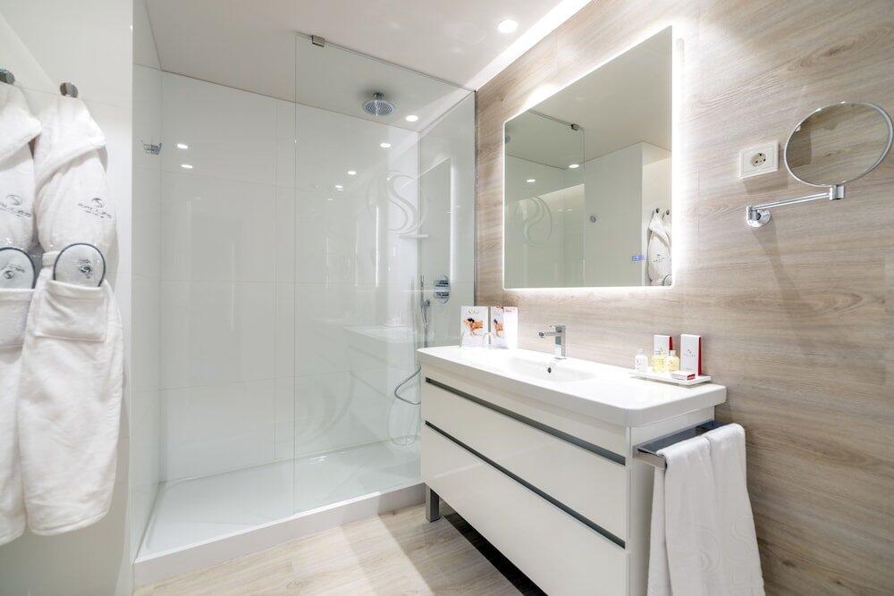 Foto del baño de Sallés Hotel Pere IV