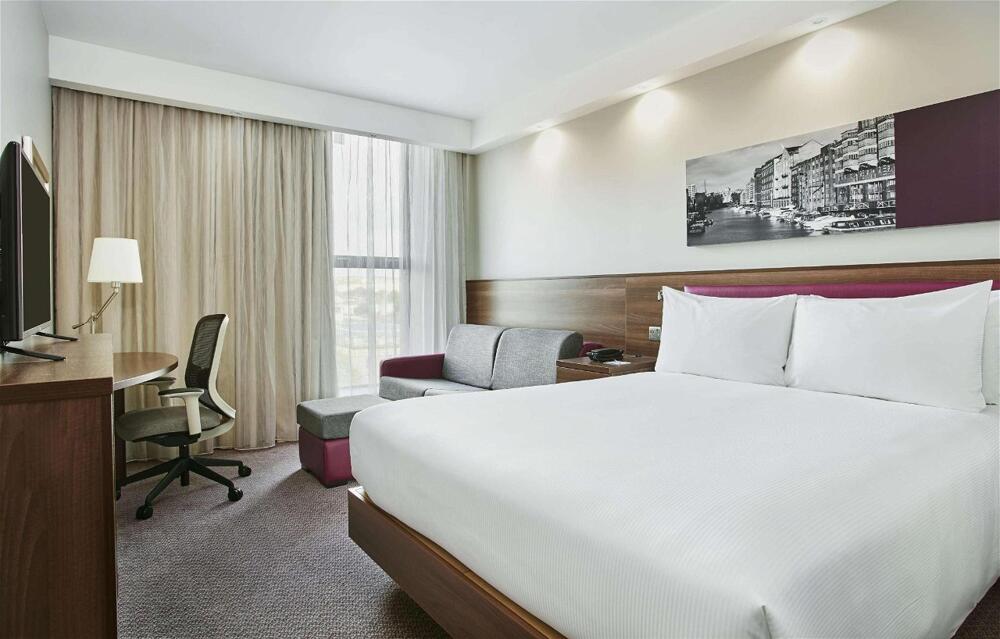 Room – Hotel Hampton by Hilton Bristol City Centre